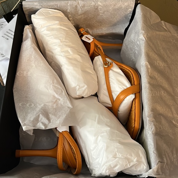 NWT Coach Kaia Sandal - Picture 3 of 3